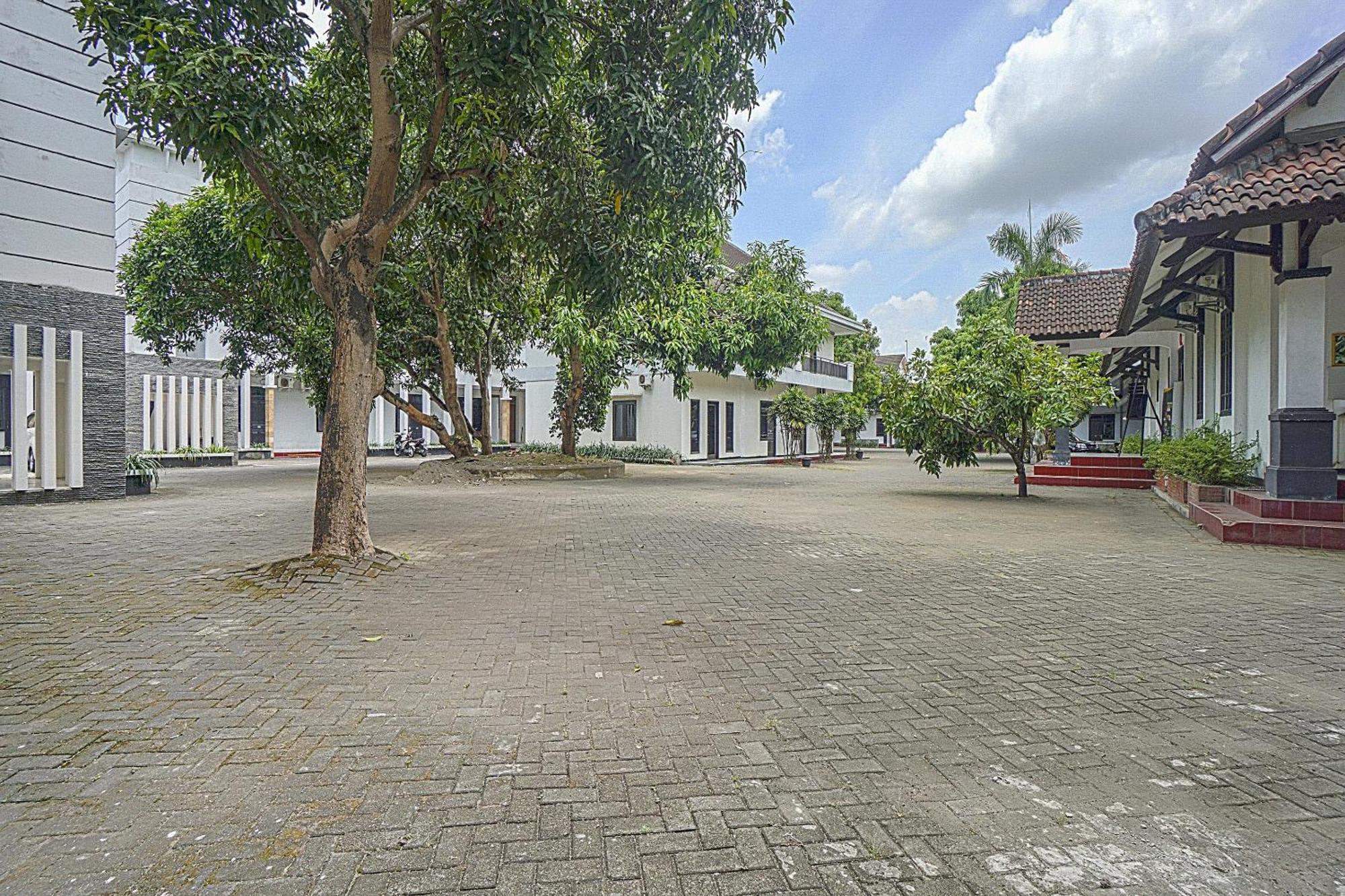 Oyo Life 90589 Palem Garden Hotel Tulungagung Exterior foto