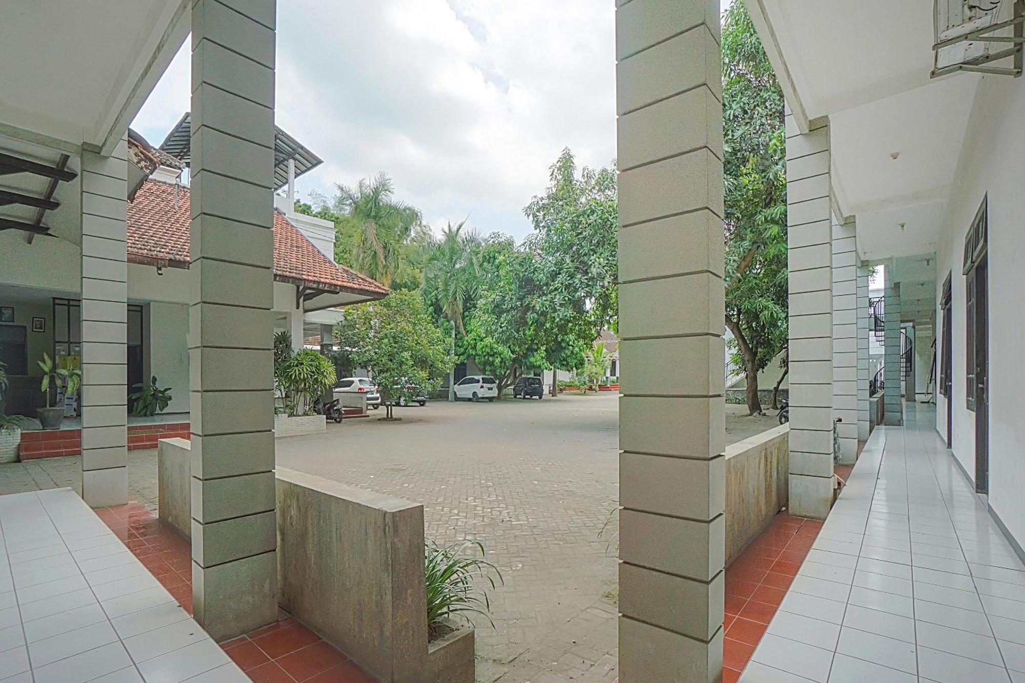 Oyo Life 90589 Palem Garden Hotel Tulungagung Exterior foto