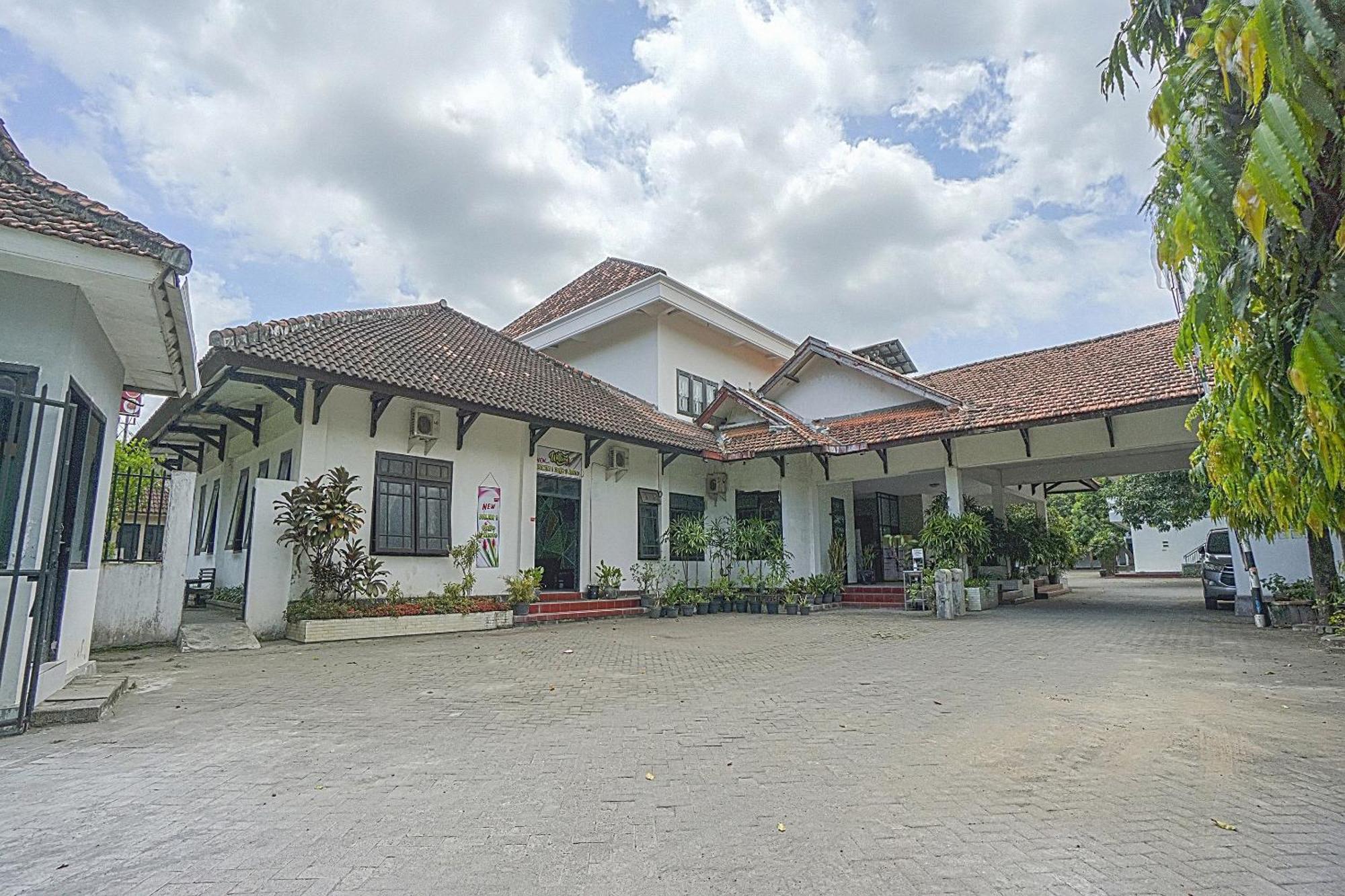 Oyo Life 90589 Palem Garden Hotel Tulungagung Exterior foto